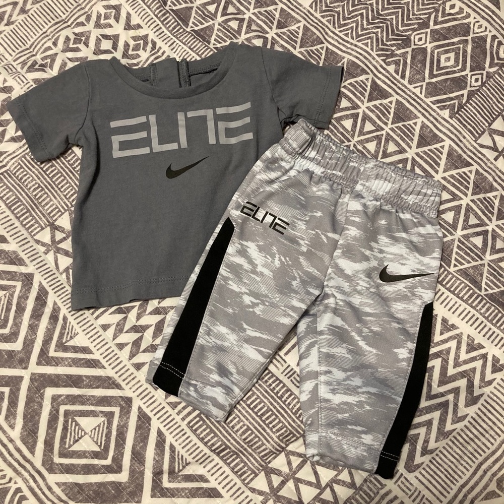 NWOT Infant Nike Outfit